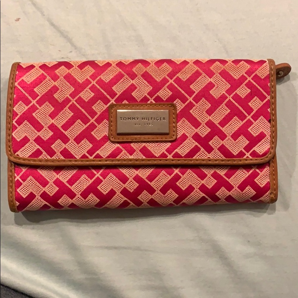 pink Tommy Hilfiger wallet